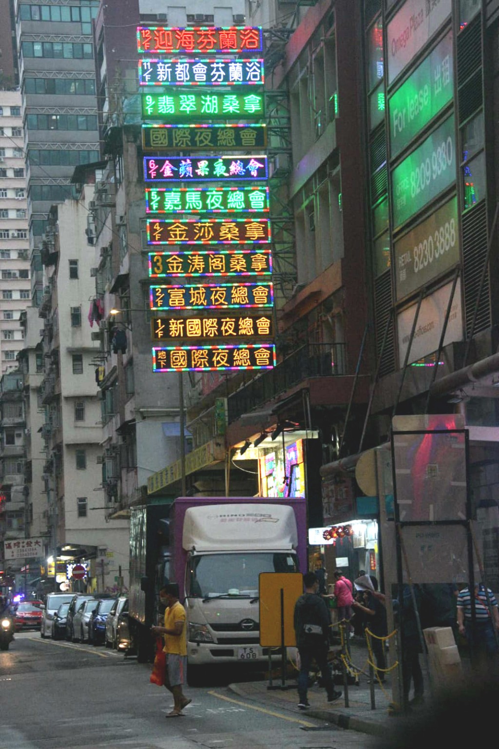 夜總會傍晚6時起關閉