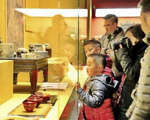 北京故宮正舉辦「賀歲迎祥—紫禁城裏過大年」展覽。