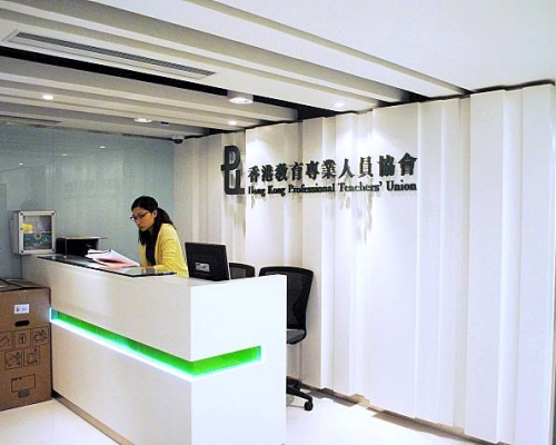 一批市民今早到教協抗議。資料圖片