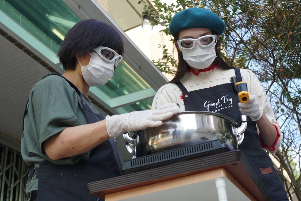 Ceci形容制作手工枧嘅过程如整蛋糕。