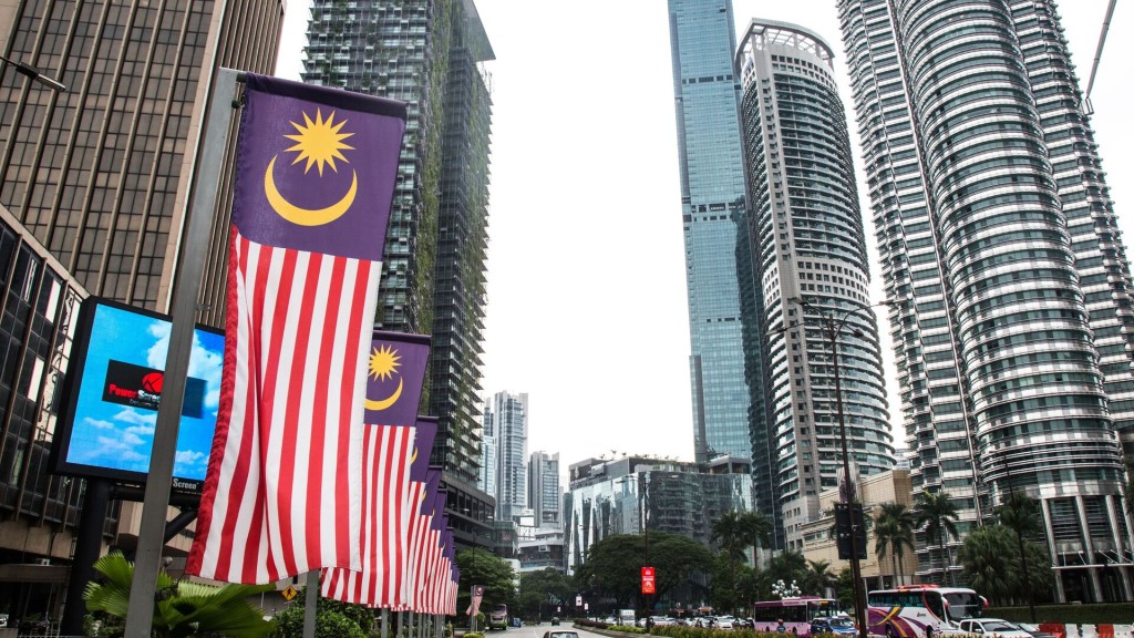 富途控股高级合夥人及高级副总裁徐礼指出，马来西亚有潜在巨大市场机遇，包括当地数码化程度较低、金融服务的普及率亦有待提升，以及投资者年轻化趋势，加上马来西亚与新加坡可谓「一水之隔」，可以产生协同效应。