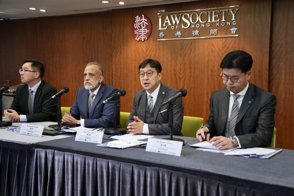 左起：余國堅律師、黎雅明律師、陳澤銘律師、湯文龍律師。蘇正謙攝