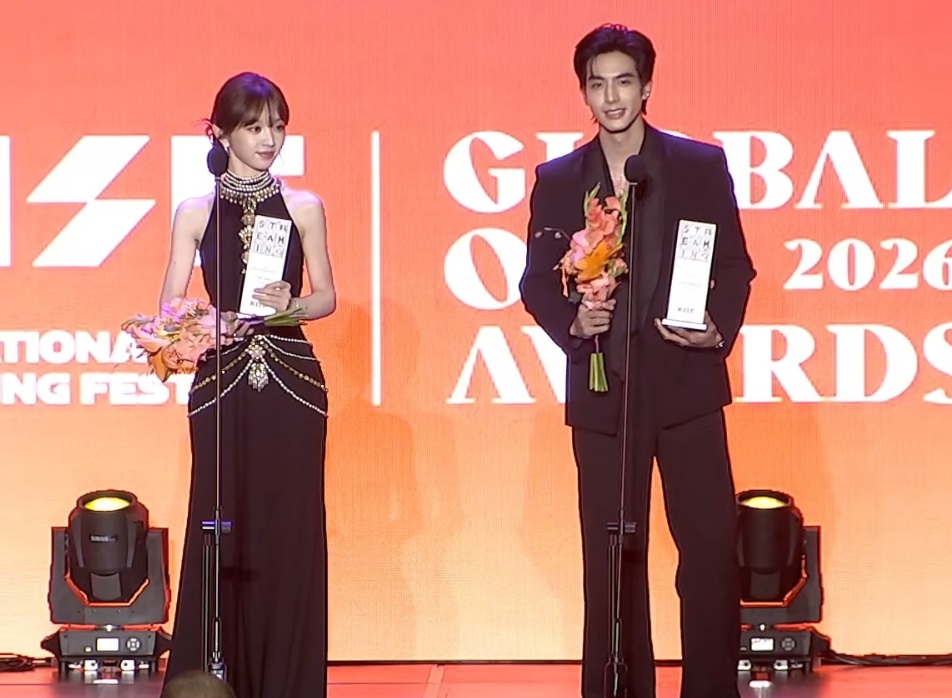 內地當紅明星田曦薇和宋威龍同奪人氣獎。