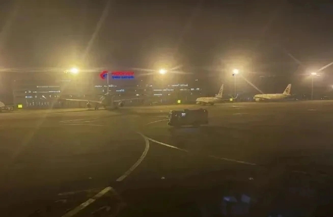 東航MU5128北京飛往上海東航客機,降落時機艙起火。 東航MU5128北京飛往上海東航客機,降落時機艙起火。