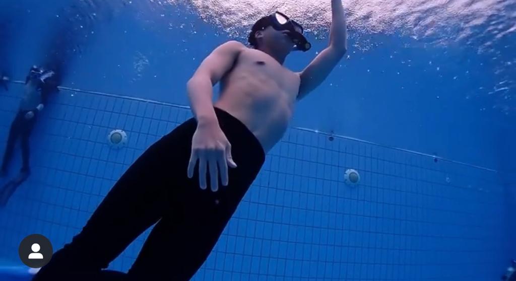 瘦咗嘅坤哥，身材真係好好多。