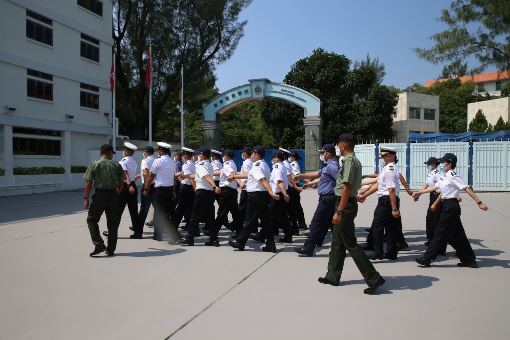 香港懲教學院自7月起開展了3班「正步人生」計劃的中式步操導師課程。