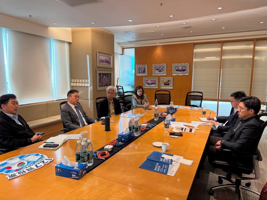 霍啟剛更多謝許濤主席及管理層分享了好多寶貴意見。