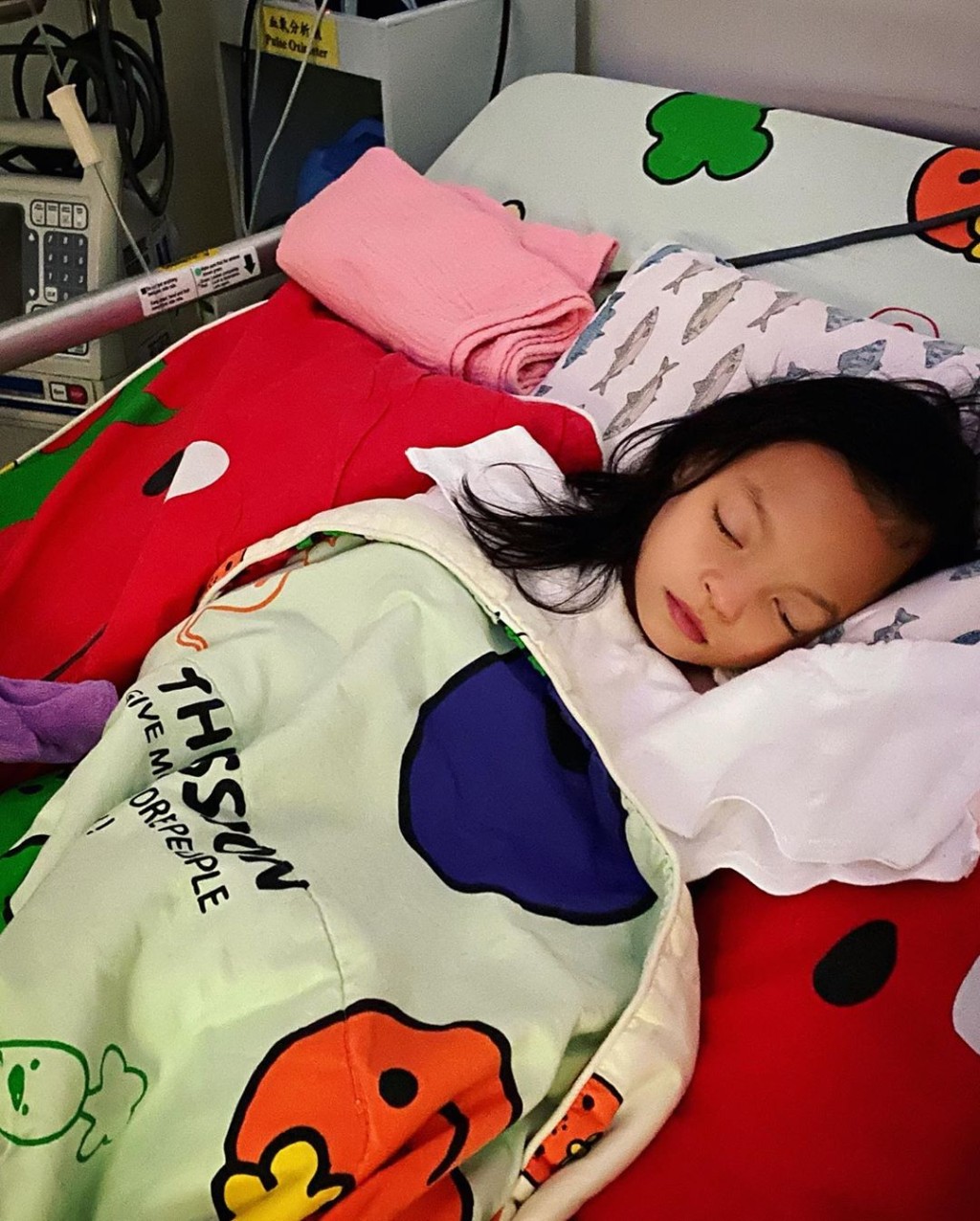 Isabella因患「四號染色體缺損綜合症」，不擅表達身體不適。