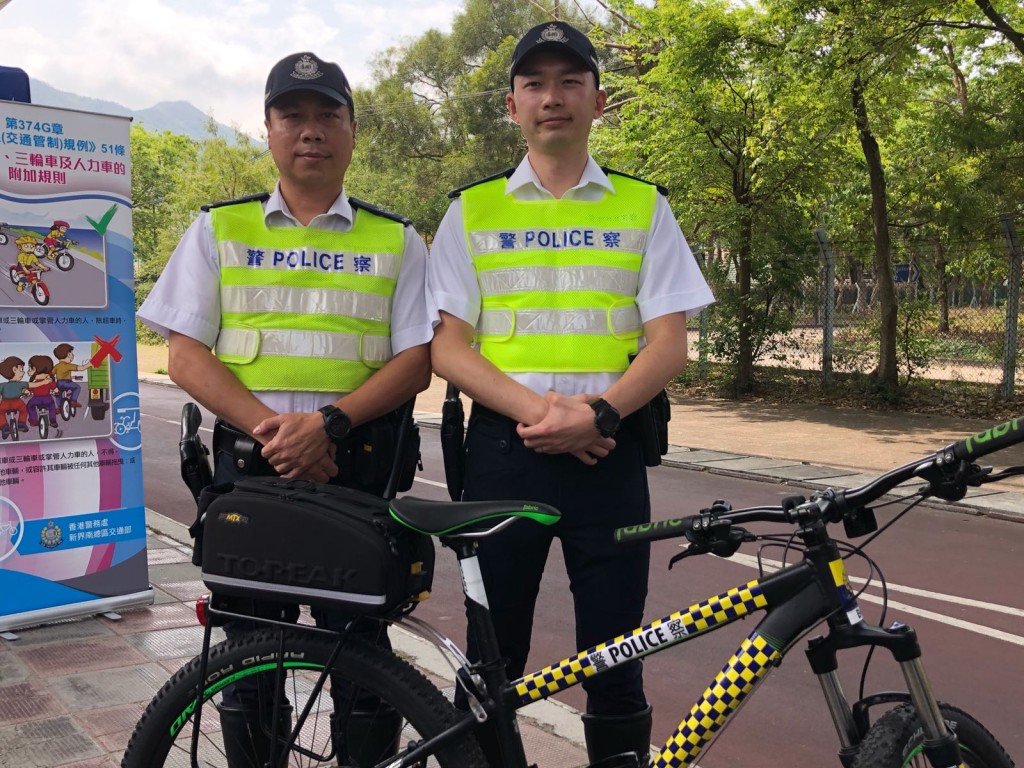 鄭家進(右)指八成意外成因是單車人士失去平衡和不小心騎踏等。