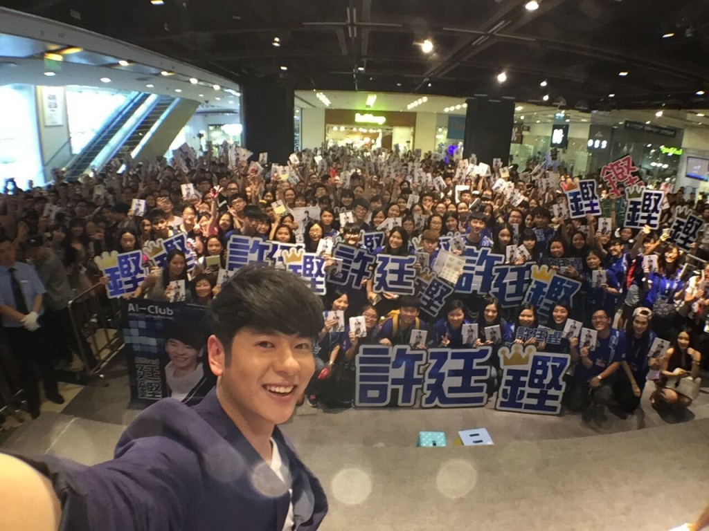 歌迷擁戴許廷鏗出道後已有大班Fans跟隨,當事人形容只係一場「虛火」,冇實力係唔會長遠。