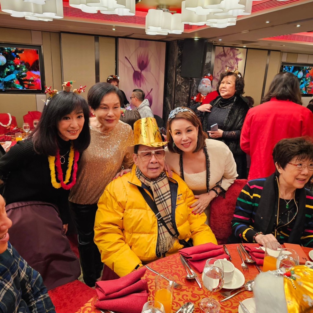 米雪指最近一次与李影见面是在去年的圣诞节，她与李影、魏秋桦及文雪儿坐一枱。