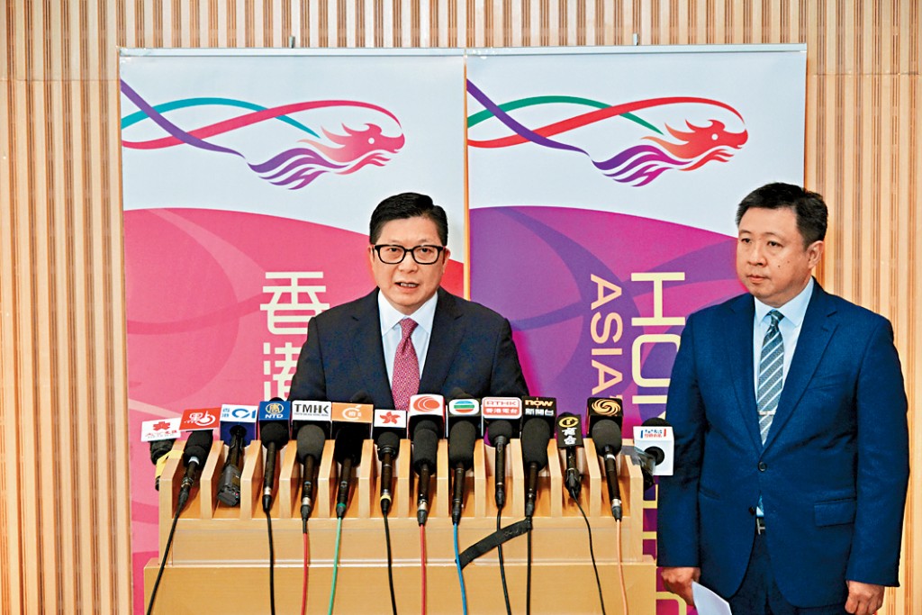 保安局局長鄧炳強表示，局方建議立法加強保護關鍵基礎設施的電腦系統，獲得業界支持。