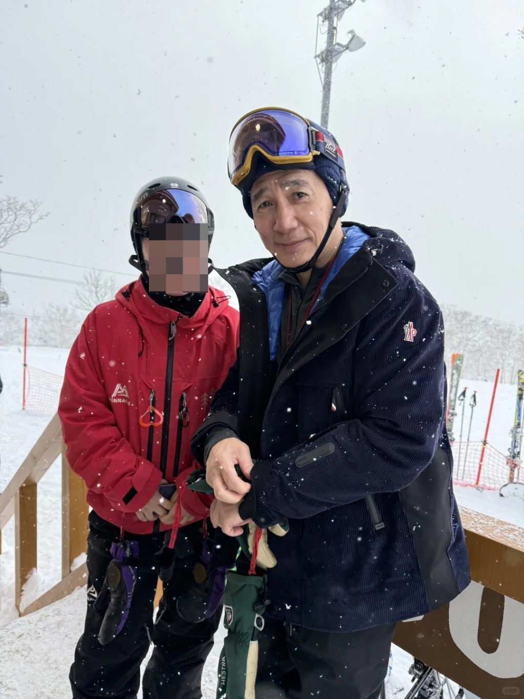 該名北海道滑雪教練日前就分享過與梁朝偉的合照。  ​