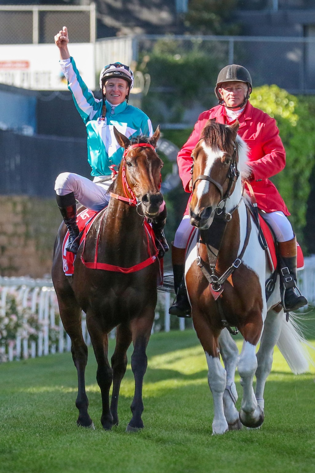 麥道朗賽後祝捷。