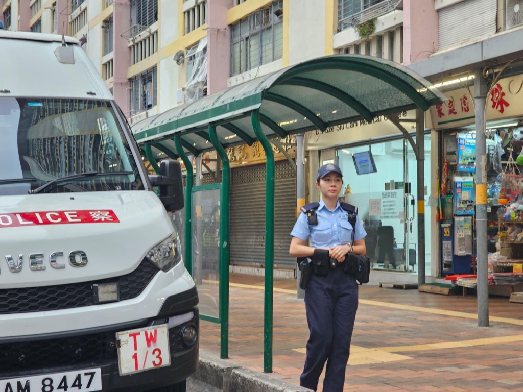 经常于前线工作中协助有需要的市民，每当成功为市民排忧解难，看见他们脸上洋溢的笑容，Celia倍感满足。