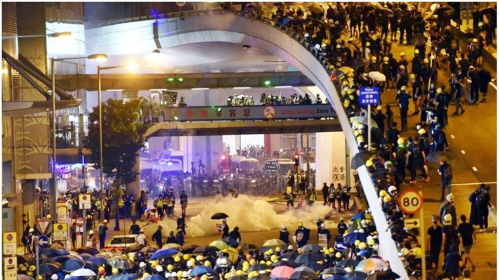 前年7月28日上环爆发激烈警民冲突。资料图片