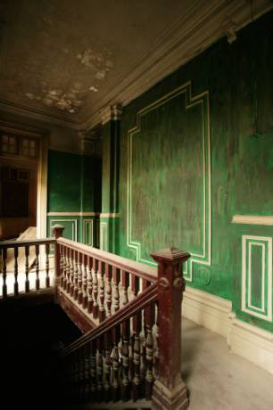 屋内一砖一瓦、以至楼梯墙身均具有古典特色。(资料图片)