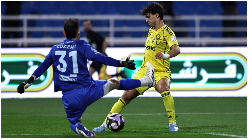 祖奥菲历斯（右）的穿针引线相当可靠。REUTERS