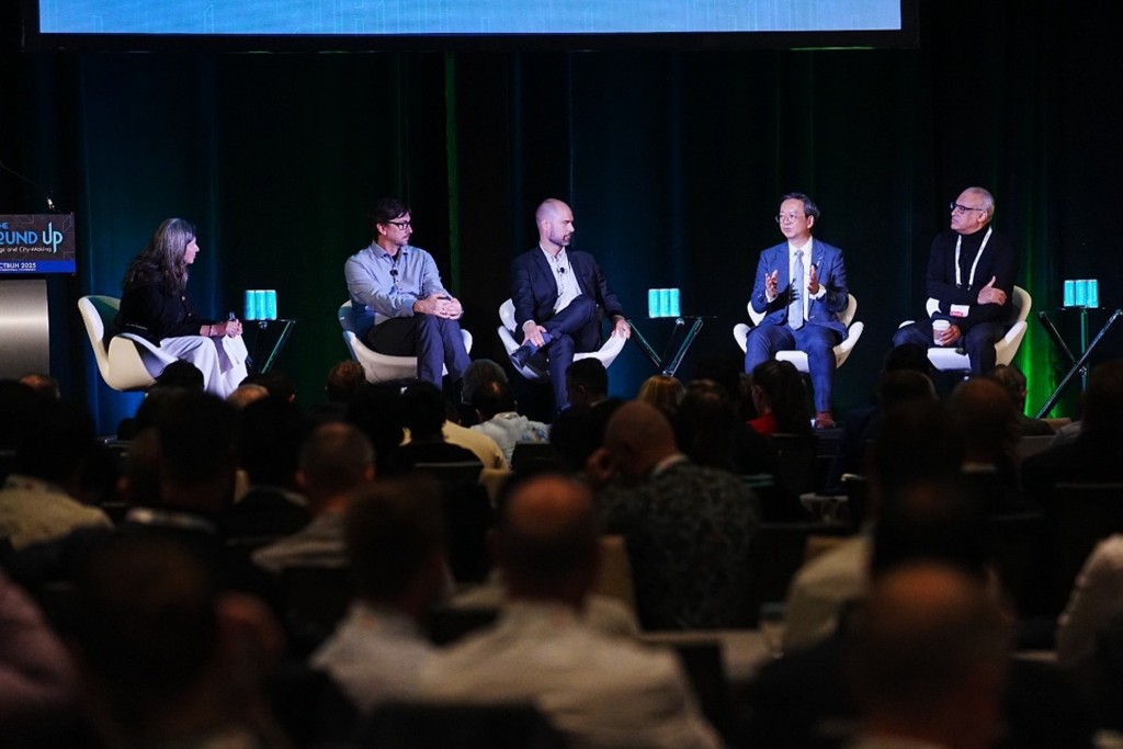 戴尚誠（右二）早前應邀出席「CTBUH國際會議2025」。何永賢FB圖片