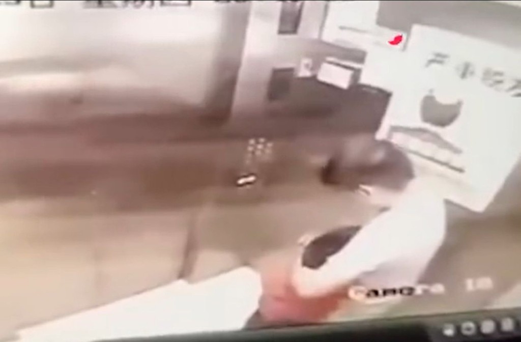 男童被擄走並毆打近兩小時。網圖
