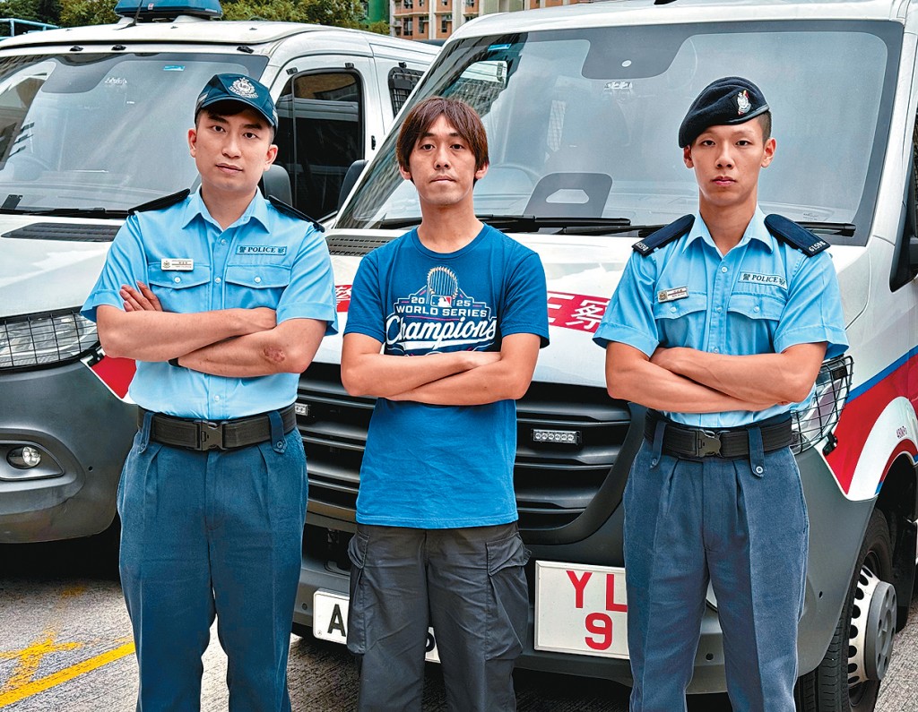 巴士司机任杰贻(中)、警员邓彦章(左）及倪瑞谦(右)上年4月成功制止一宗发生于巴士内的盗窃案，保障了乘客的财产安全。