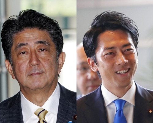 安倍晋三(左)改组内阁，小泉进次郎(右)首次入阁。AP