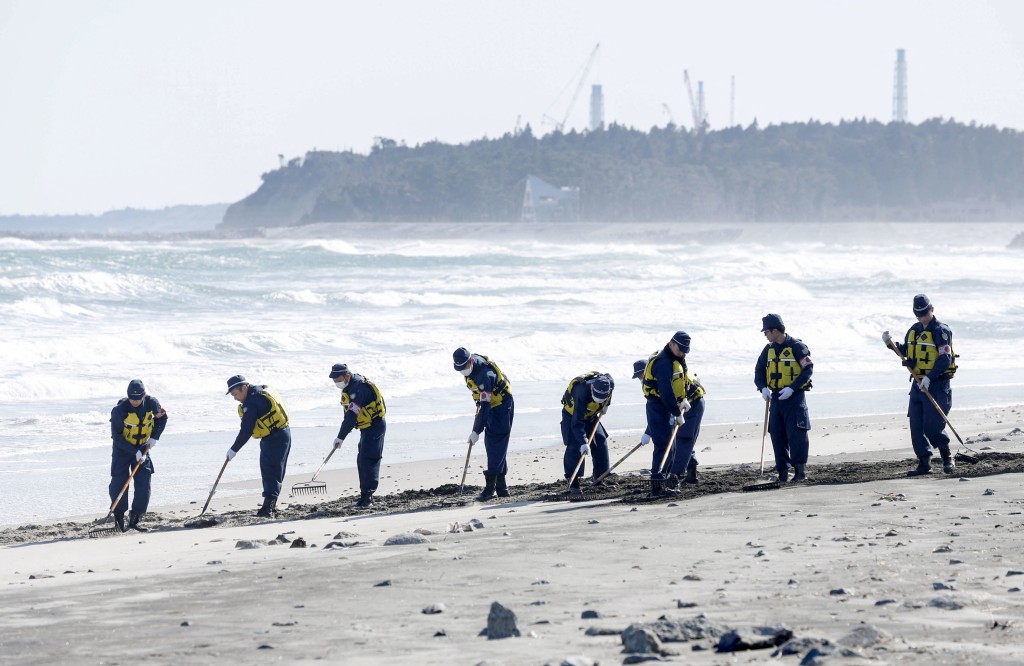 日本311大地震及海啸13周年，搜查人员仍在福岛海边搜索失踪人士线索。路透社