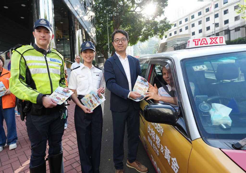 警方聯同的士業議會，於黃金周前夕展開跨部門聯合行動，嚴厲打擊的士濫收車資、拒載、冚旗載客及沒有使用計程錶等違規行為。