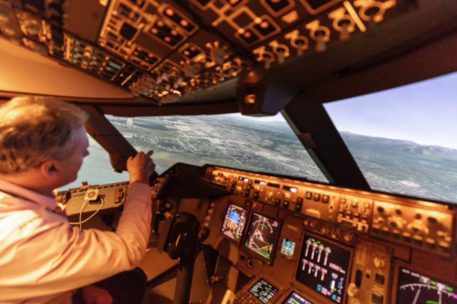國泰航空將機長培訓所需飛行時數要求降低25%，以解機長荒。