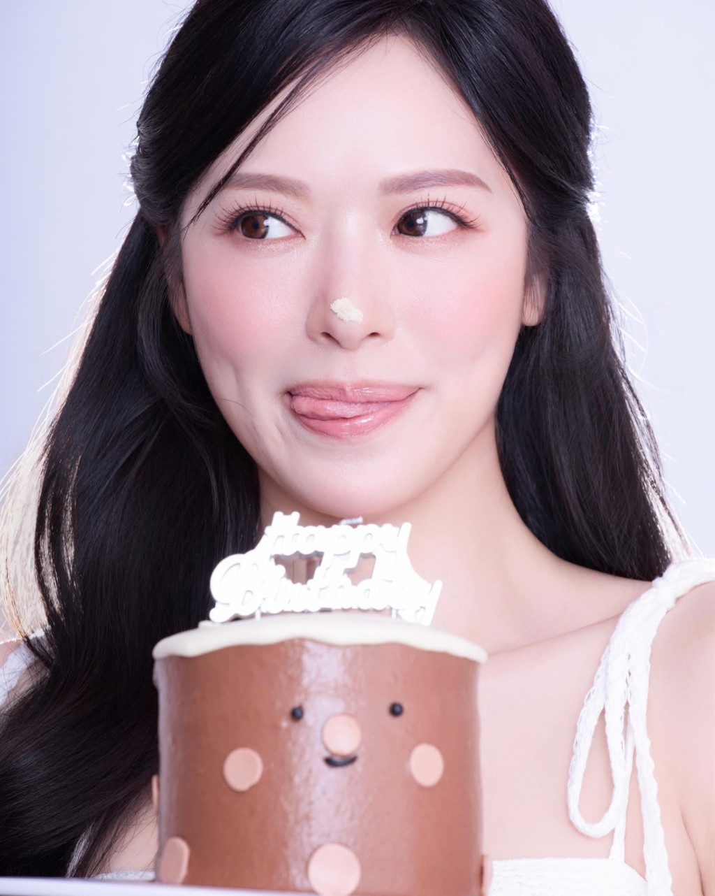 鬼馬伸脷影相。