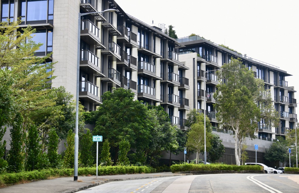 大埔林海山城最新售出1伙地下連花園特色戶,以1890萬成交,成交呎價約17229元。 大埔林海山城最新售出1伙地下連花園特色戶,以1890萬成交,成交呎價約17229元。