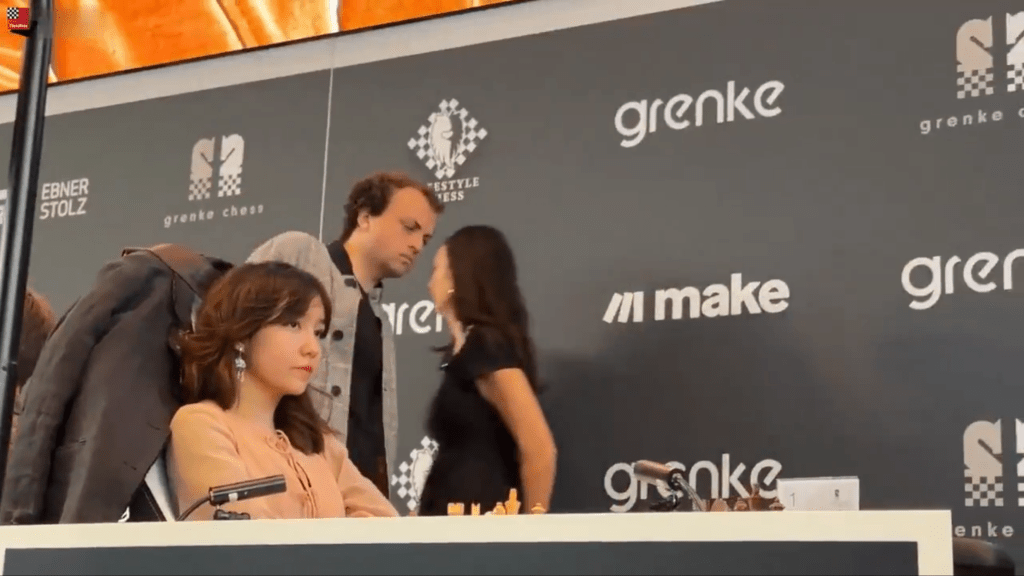 努尔曼先就坐。 X@PicturesFoIder 努尔曼先就坐。 X@PicturesFoIder