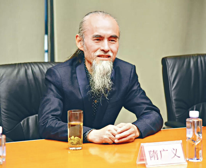 隋廣義辭職是由於「個人及其他業務承擔日益耗時」。