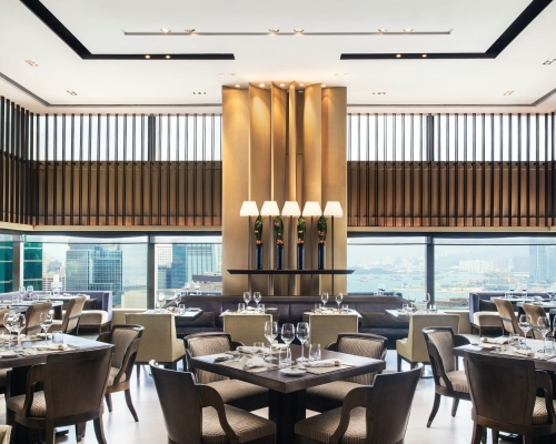 Café Gray Deluxe餐廳一名員工初步確診。網頁圖片