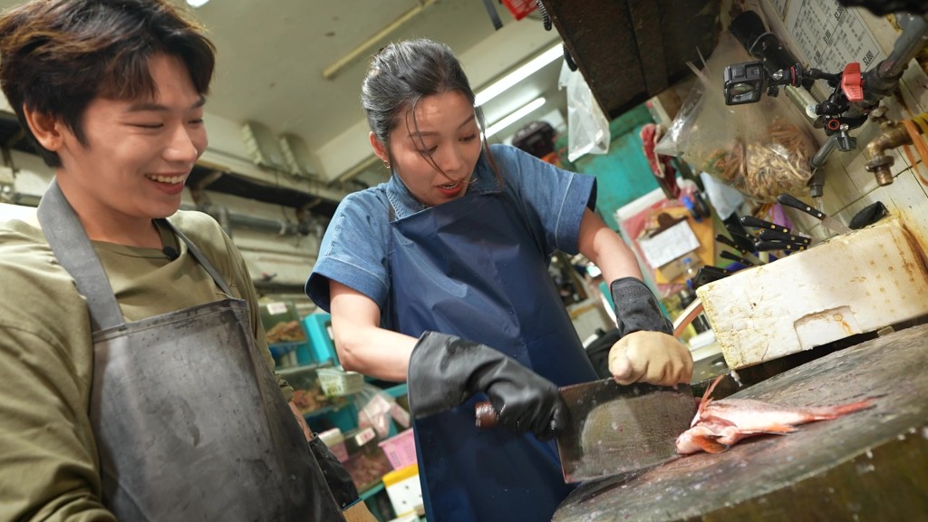 賴慰玲「魚販」,都好揦手唔成勢吓。 賴慰玲「魚販」,都好揦手唔成勢吓。