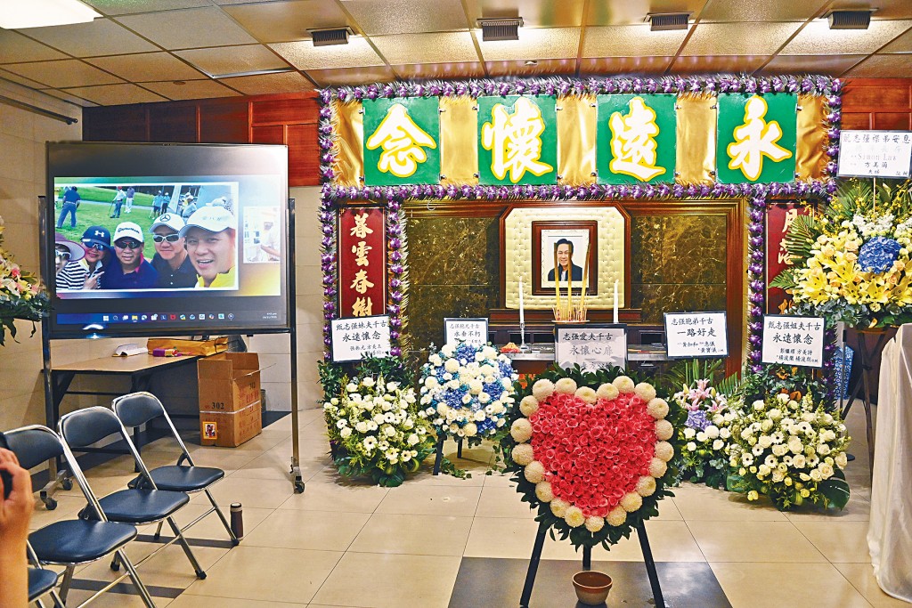 甄志強昨日在世界殯儀館舉行追思會。