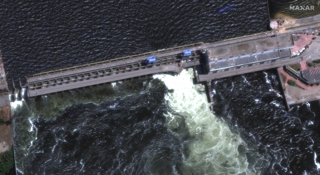 卫星图像显示赫尔松地区的卡科夫卡大坝。路透图