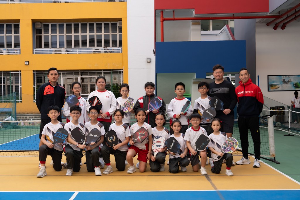 （後排右二）鄭宇碩教練（圖：Elson）