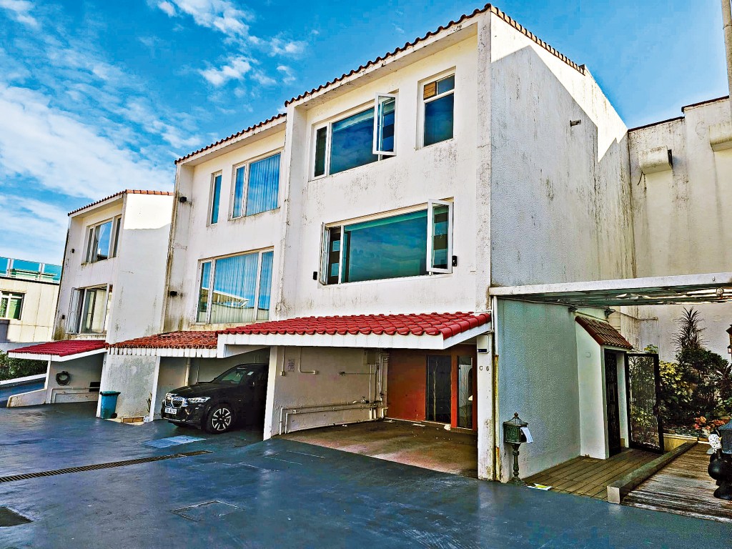 清水灣松濤苑C座C6號屋，開價2300萬，較銀行估價低逾23%。