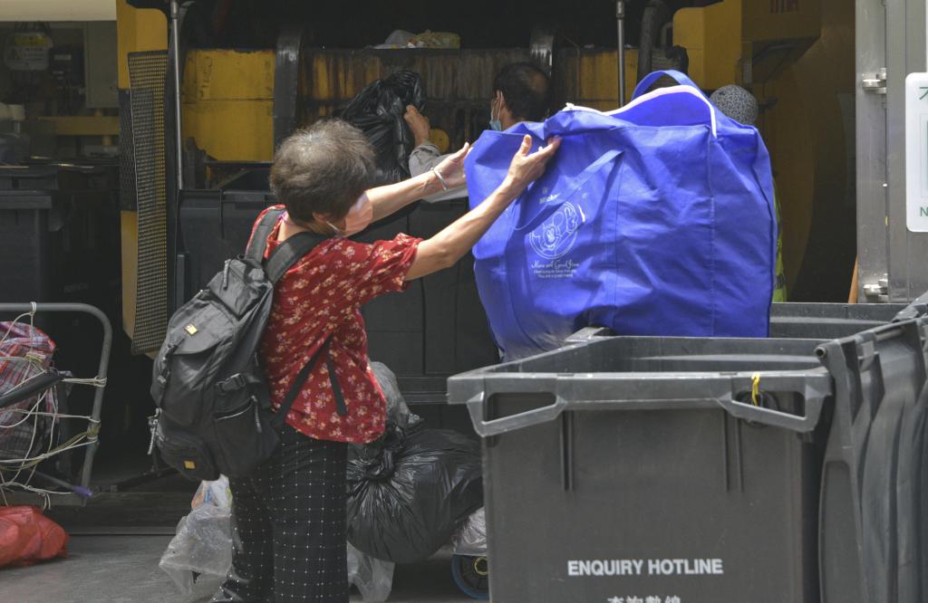 不少市民为免「丢垃圾都要付费」，近月纷纷清理家中多馀杂物。
