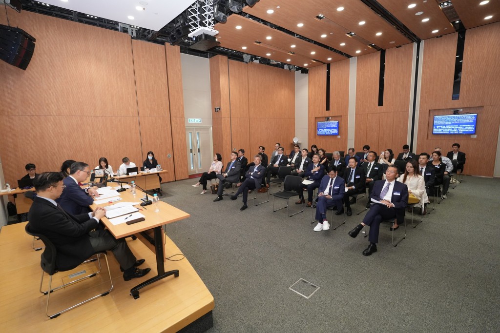 特區政府正制訂首份「香港五年規劃」，就此律政司今日（21日）舉辦諮詢會。林定國fb