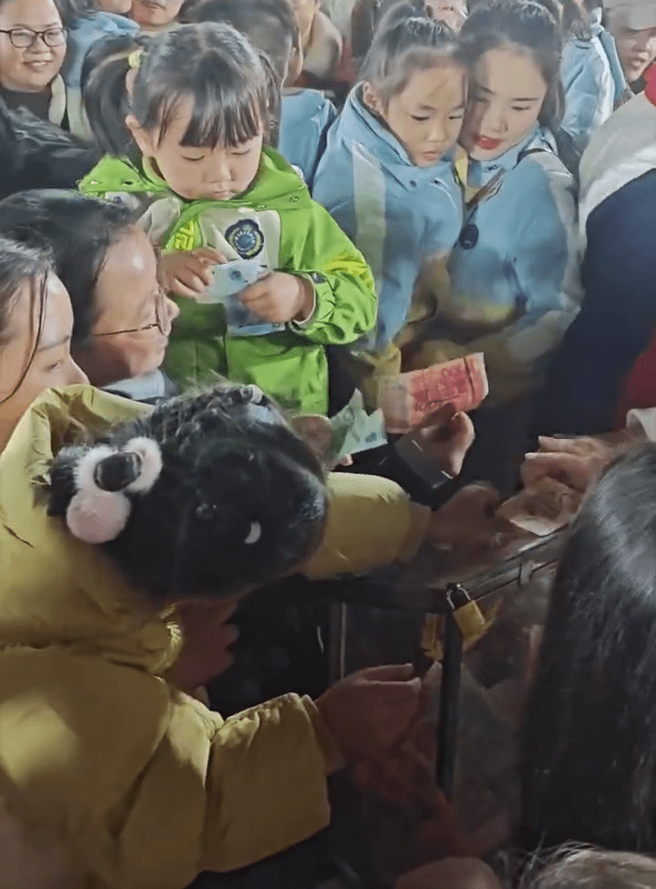 貴州榕江募捐馳援香港大埔災民。