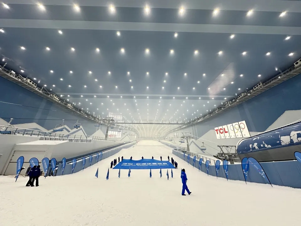 深圳前海冰雪世界29日正式開業。深圳特區報