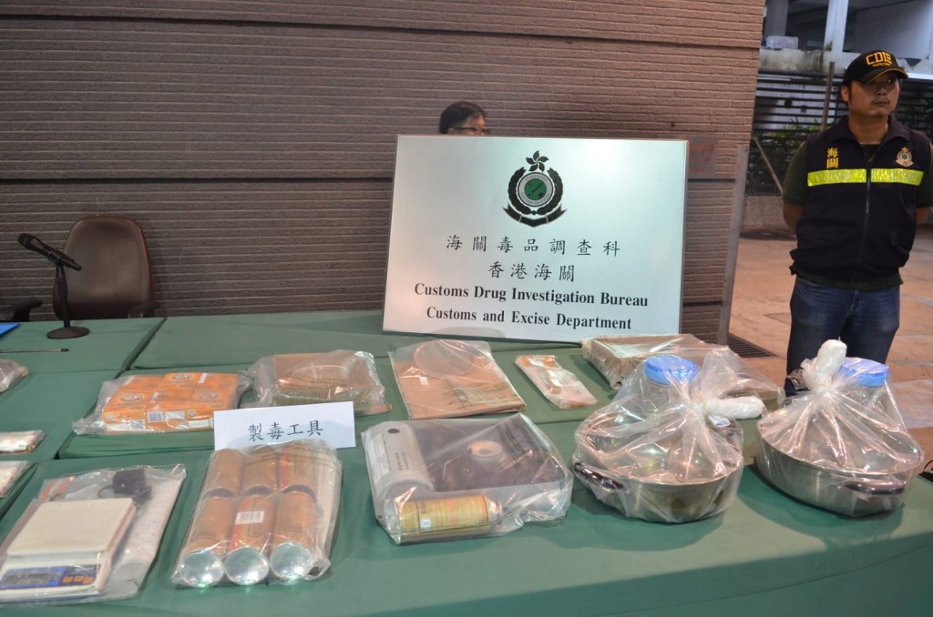 海關行動中檢獲一批製毒工具。林思明攝