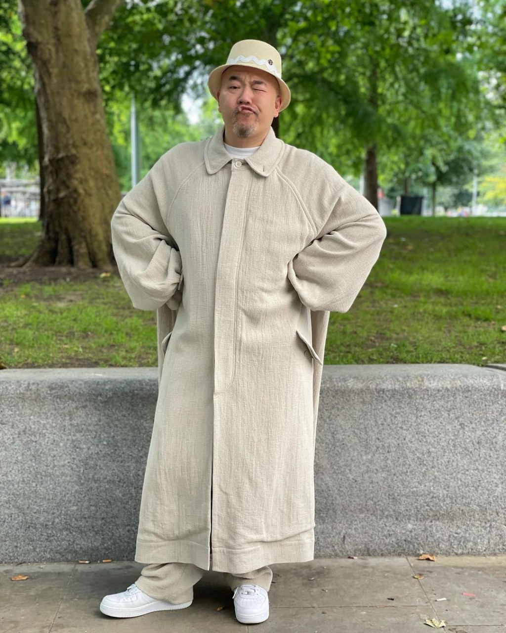 Wyman因為心軟,最後決定:「去盡啲,送多個『乒鈴嘭唥』畀你賀賀佢!」