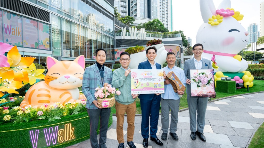 新地執行董事及新地慈善基金董事郭基泓(中)及深水埗民政事務專員黃昕然(左二)。圖:新鴻基地產提供