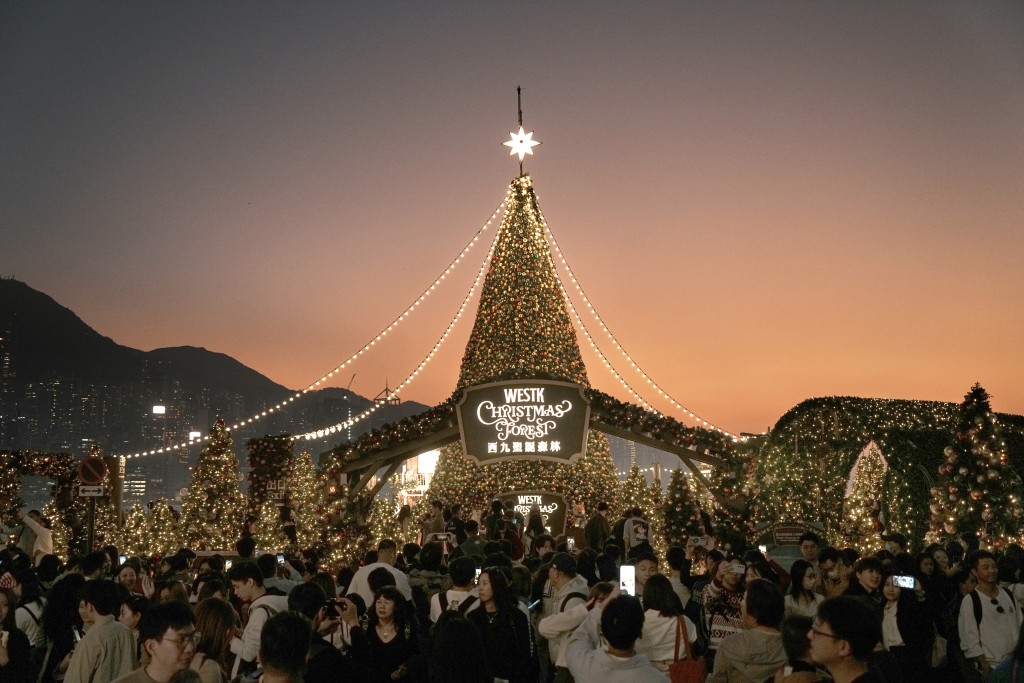 本港今年聖誕節極具氣氛。