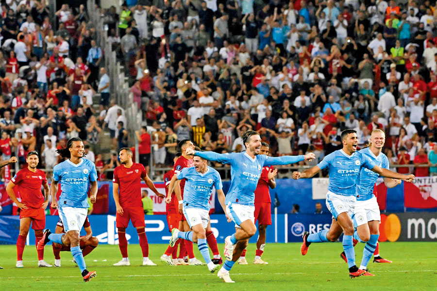 曼城射贏12碼，贏得歐超盃。