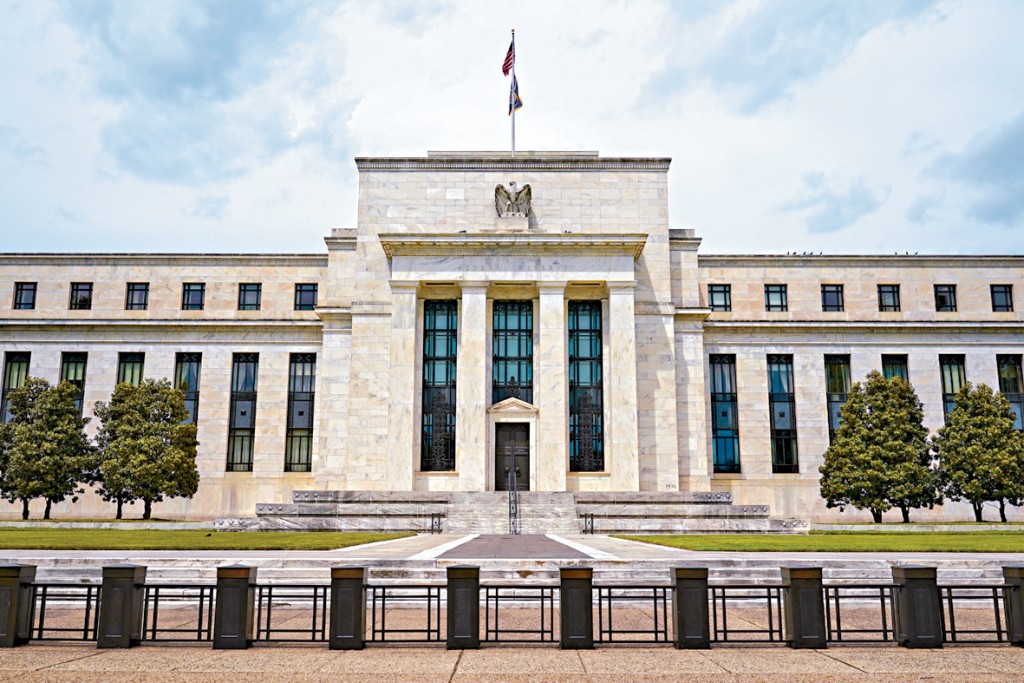 華爾街大行Jefferies預期,美國聯儲局下周在減息0.25厘之餘,亦將宣布結束量化緊縮計劃。