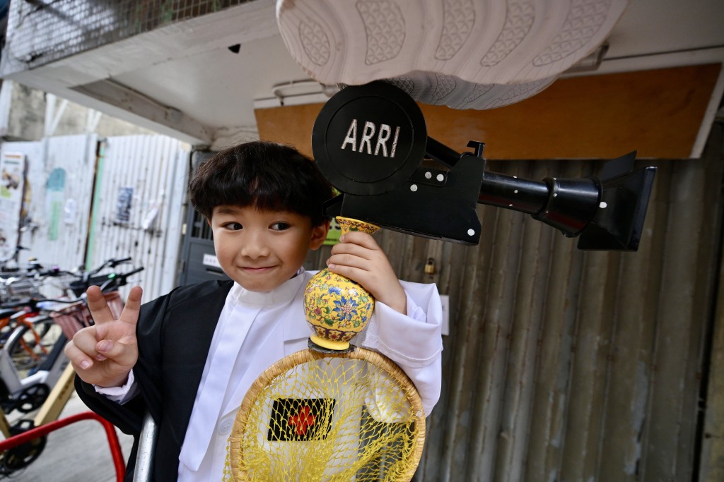 首次入選的色芯一一則扮演「碰瓷黨」中的律師、醫生。 首次入選的色芯一一則扮演「碰瓷黨」中的律師、醫生。